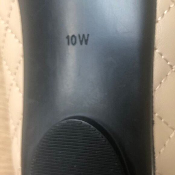 Like New - Vaneli Flats Serene Pudding Nappa Size 10 - Picture 15 of 16